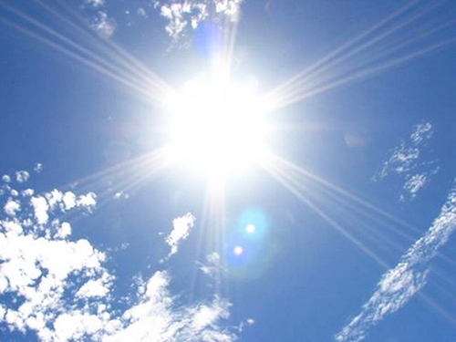 alluxeweb's tweet image. 🧡目指せダメージレスへア! 夏の頭皮・髪を守る🧡
本格的な夏到来🏖️
肌の紫外線対策は欠かさないという方も、髪や頭皮のケアはしてますか?
肌と同様、髪や頭皮もダメージを受けます。美髪をキープするために、どのようなケアをするべきなの?
alluxeweb.com/post/7649/
#ヘアケア #紫外線