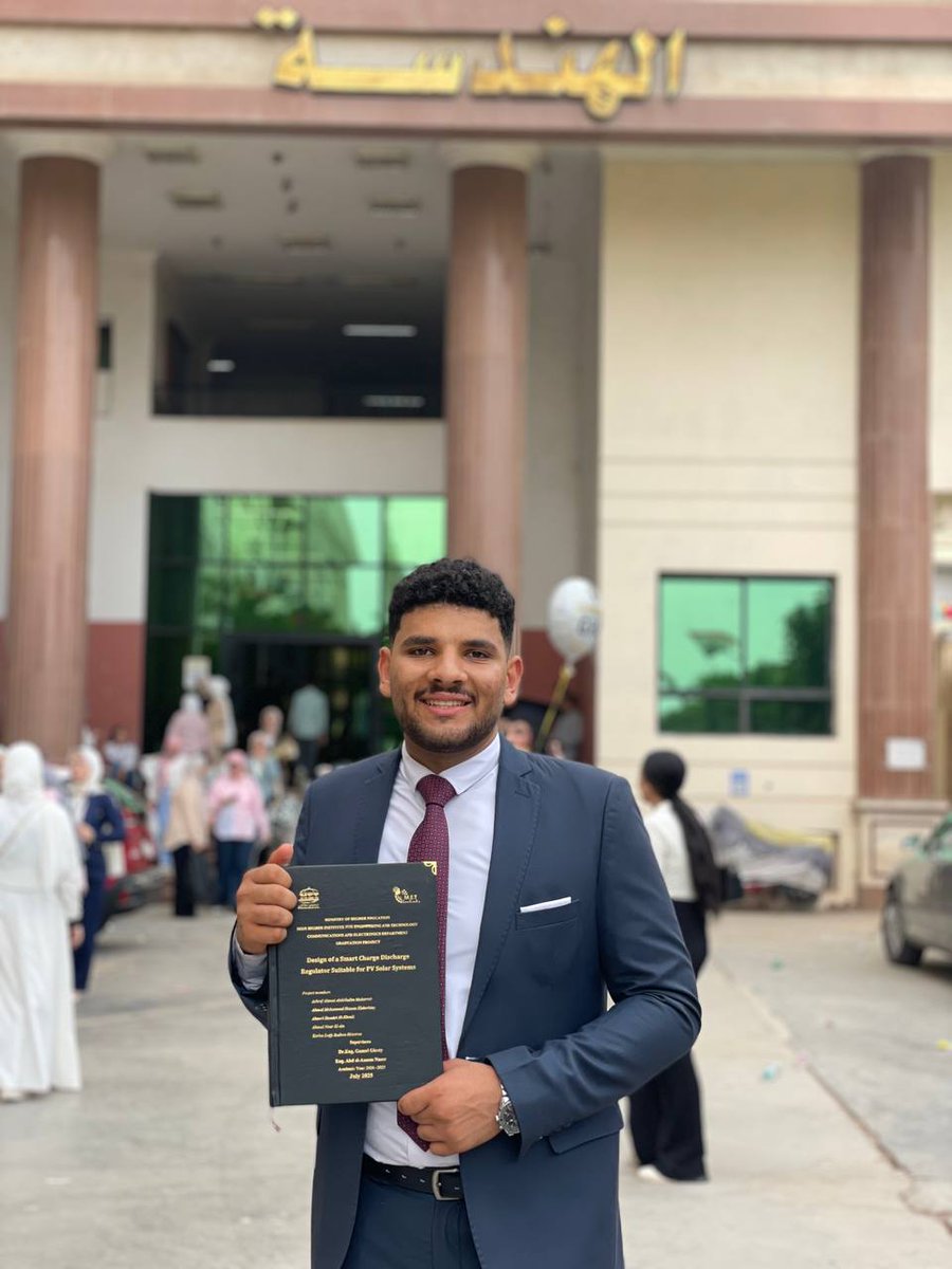 MahmoudGhieth's tweet photo. finally graduated https://t.co/7lF9imnPUf