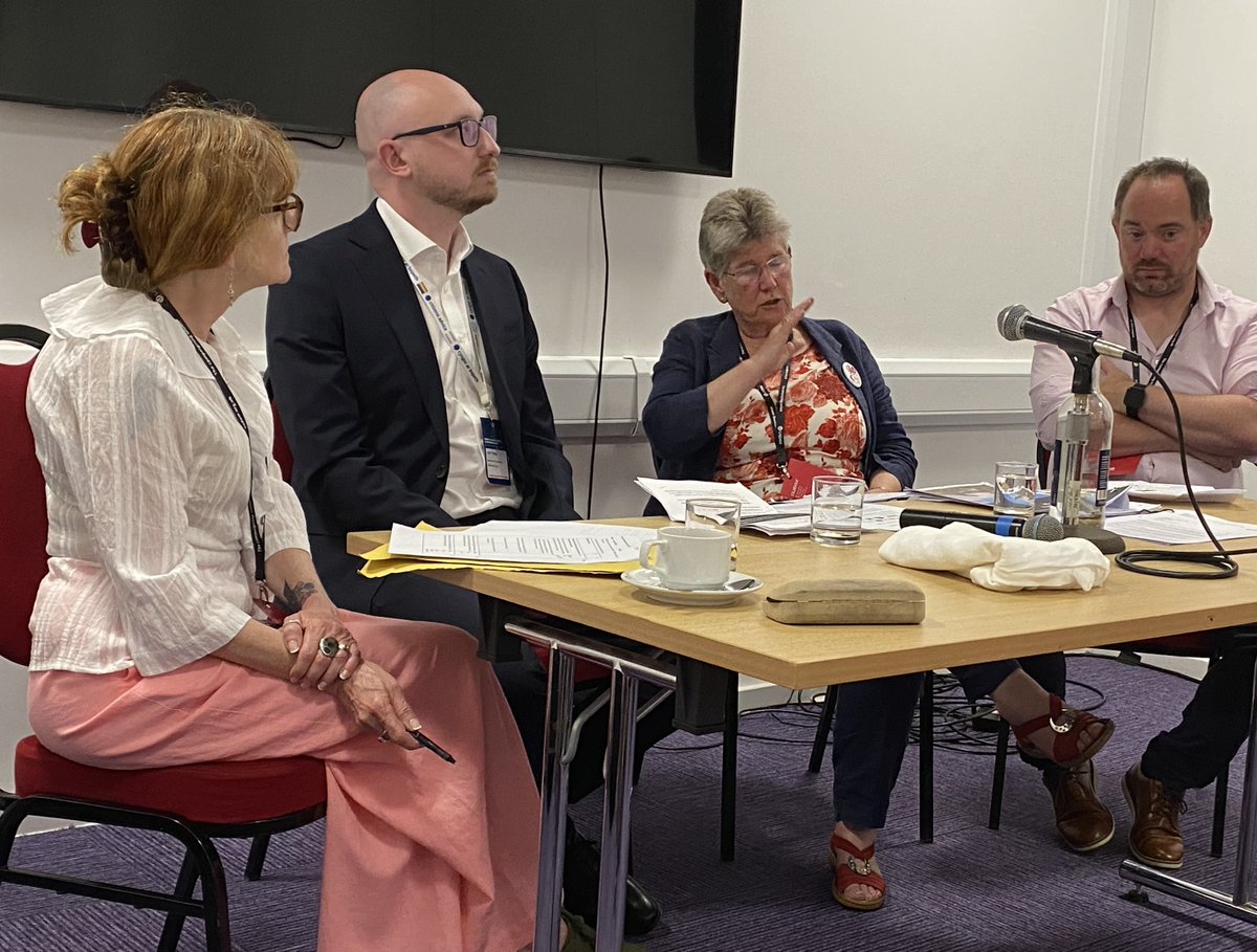Last weekend at Welsh Labour Conference: meeting politicians, urging MPs to oppose the disability bill &amp; sharing local food bank stats.

Diolch yn fawr <a href="/JaneHutt/">Jane Hutt</a>, Luke Young <a href="/CABCymru/">Cyngor ar Bopeth | Citizens Advice Cymru</a> &amp; Dave Rowlands <a href="/TaiPawb/">Tai Pawb</a> for a rich discussion on tackling poverty in Wales at our fringe event.
