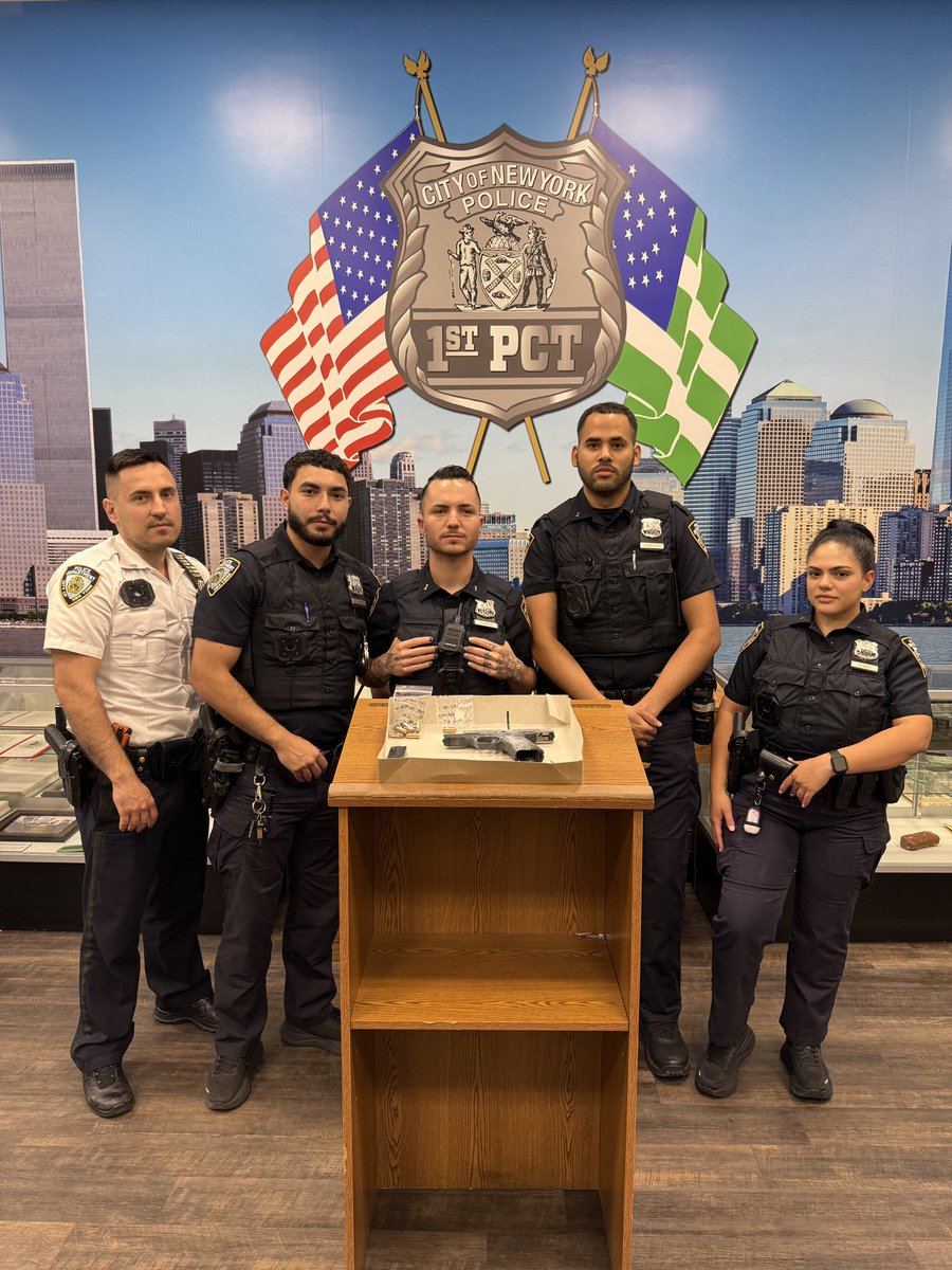Kudos to our officers for their exceptional work! They tracked down a suspect and with quick thinking and bravery, they apprehended the individual who was arrested previously for having another loaded firearm! Great job officers🚨‼️