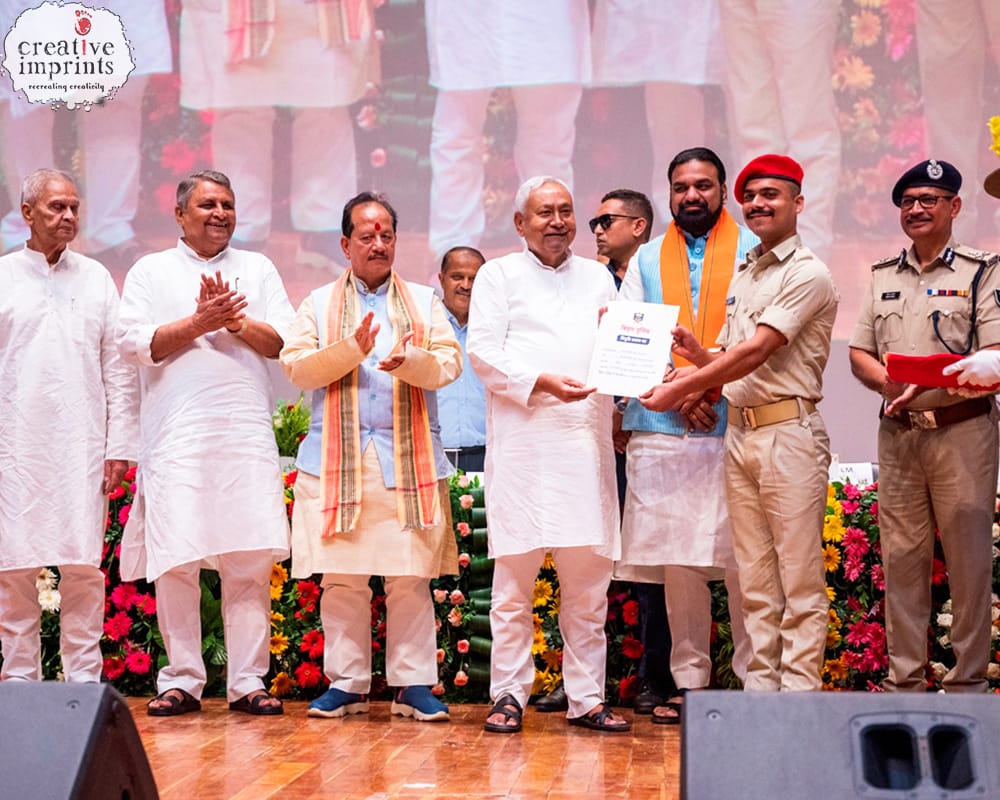 CreativeImprnts's tweet photo. Navaniyukt Sipahiyon ka Niyukti Pramaan-Patr Vitaran Kaaryakram
🗓️ 28th June 2025 | 📍Bapu Sabhagar, Patna
A proud moment as newly appointed police personnel received their letters.
Managed by #CreativeImprintsLLP
#PatnaEvents #EventManagement #BiharEvents #Niyuktipramaanpatr https://t.co/p4bmfvzKCQ