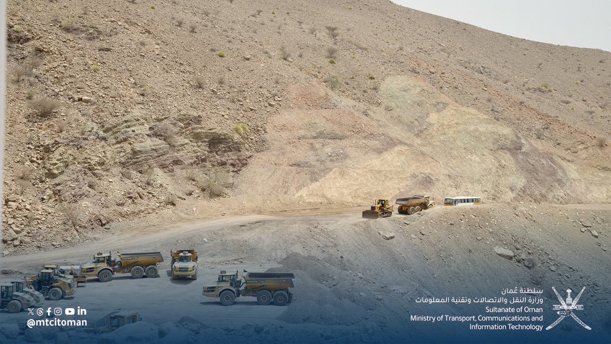 ضمن أعمال متابعة مشاريع الطرق قيد الإنشاء، قام معالي المهندس وزير النقل والاتصالات وتقنية المعلومات بمعية سعادة الدكتور وكيل الوزارة للاتصالات وتقنية المعلومات وسعادة المهندس وكيل الوزارة للنقل وعدد من المختصين بالوزارة بزيارة لمحافظة شمال الشرقية للإطلاع على سير الأعمال في