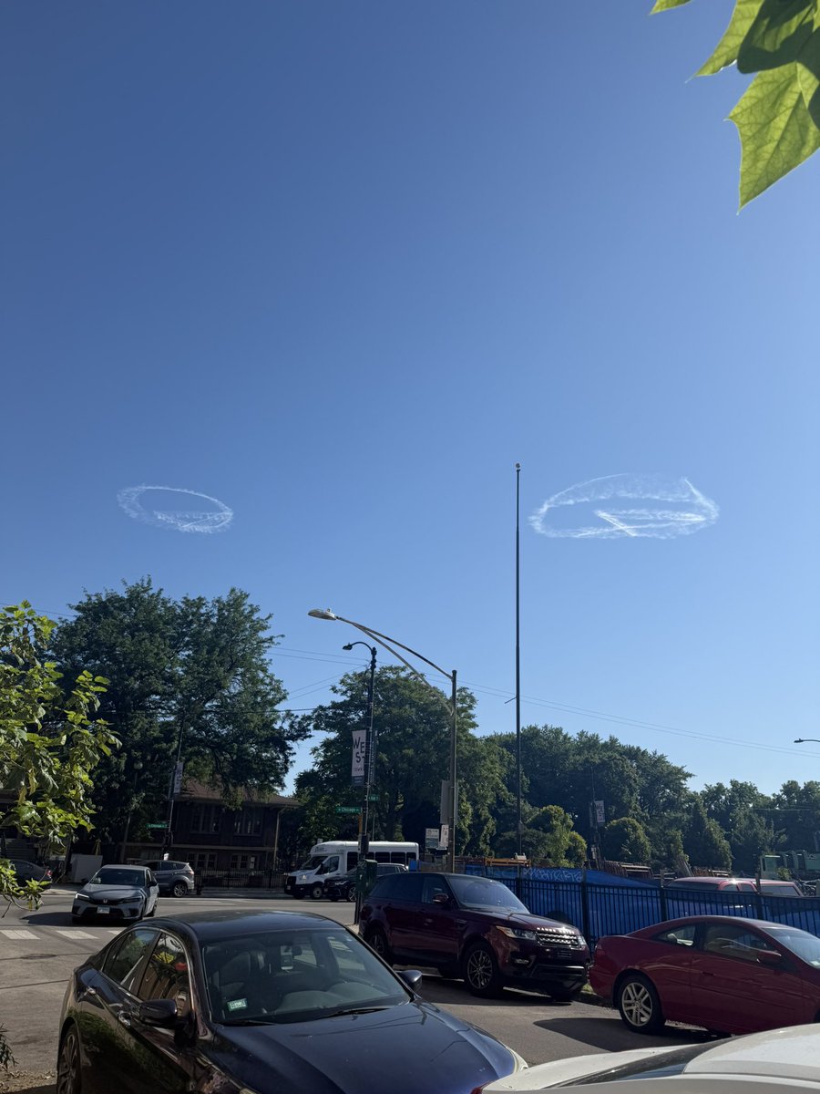 MostlyClaudy's tweet photo. Aliens or satan ritual? https://t.co/l0Ldi0Lqre