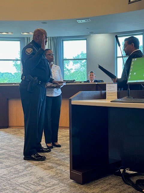 Congratulations to Chief Julius Jefferson on being officially sworn in as our Wake Forest Police Department Police Chief during the July 1 Board of Commissioners meeting. 

We look forward to your continued leadership and service to our community. 

#WakeForestPoliceDepartment