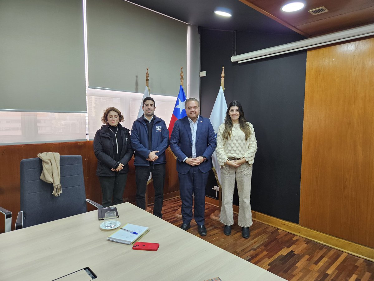 rojassantiagro's tweet photo. Estuvimos con el gobernador del Biobío @sgiacamang y tomamos el compromiso de  trabajar juntos por el desarrollo rural de la región, reforzando los programas del @INDAP_Chile y con actividades de visibilización y comercialización para usuarios y usuarias de  @IndapBiobio https://t.co/5tJVR7QUPP