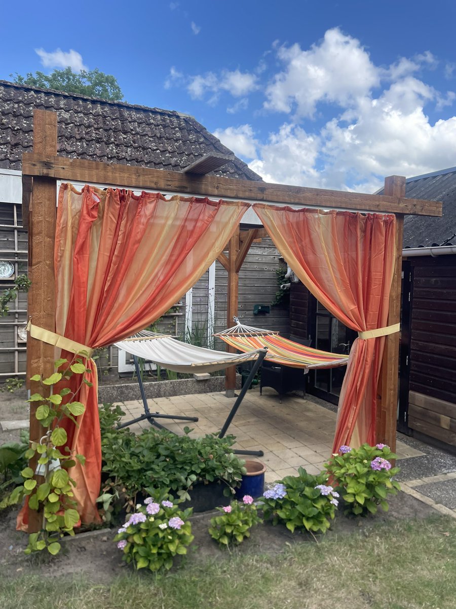 johan05024017's tweet image. Kleine upgrade in de tuin…..!! 

Vanaf nu kunnen we samen lui zijn vanuit de hangmat…!! 😅.

#kringloop #hangmat #eenbeetjekleur