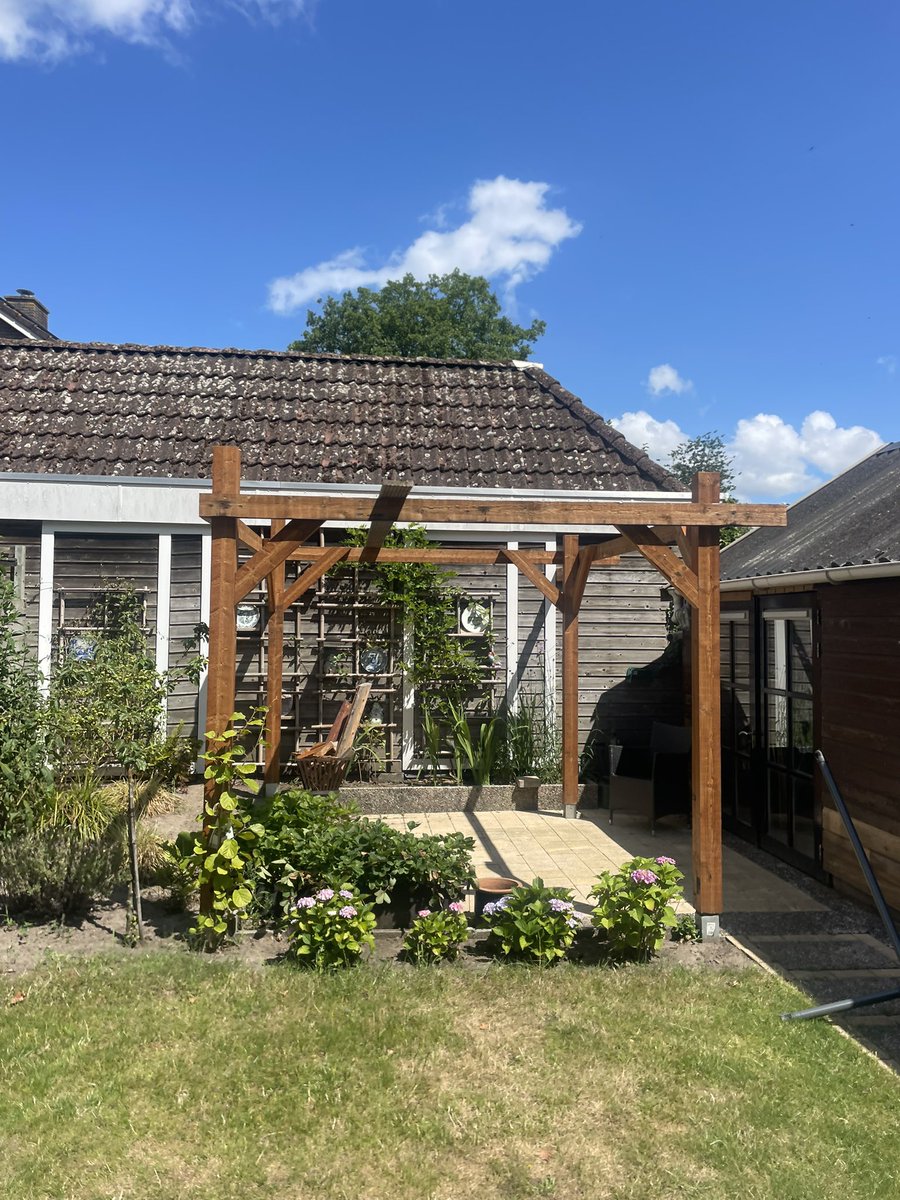 johan05024017's tweet image. Kleine upgrade in de tuin…..!! 

Vanaf nu kunnen we samen lui zijn vanuit de hangmat…!! 😅.

#kringloop #hangmat #eenbeetjekleur
