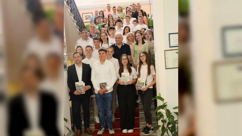 eBranicevo's tweet image. Nagrade za najuspešnije đake, studente i nastavnike u Velikom Gradištu #nagrade #gradište #učenici
ebranicevo.com/dogadjaji/nagr…
