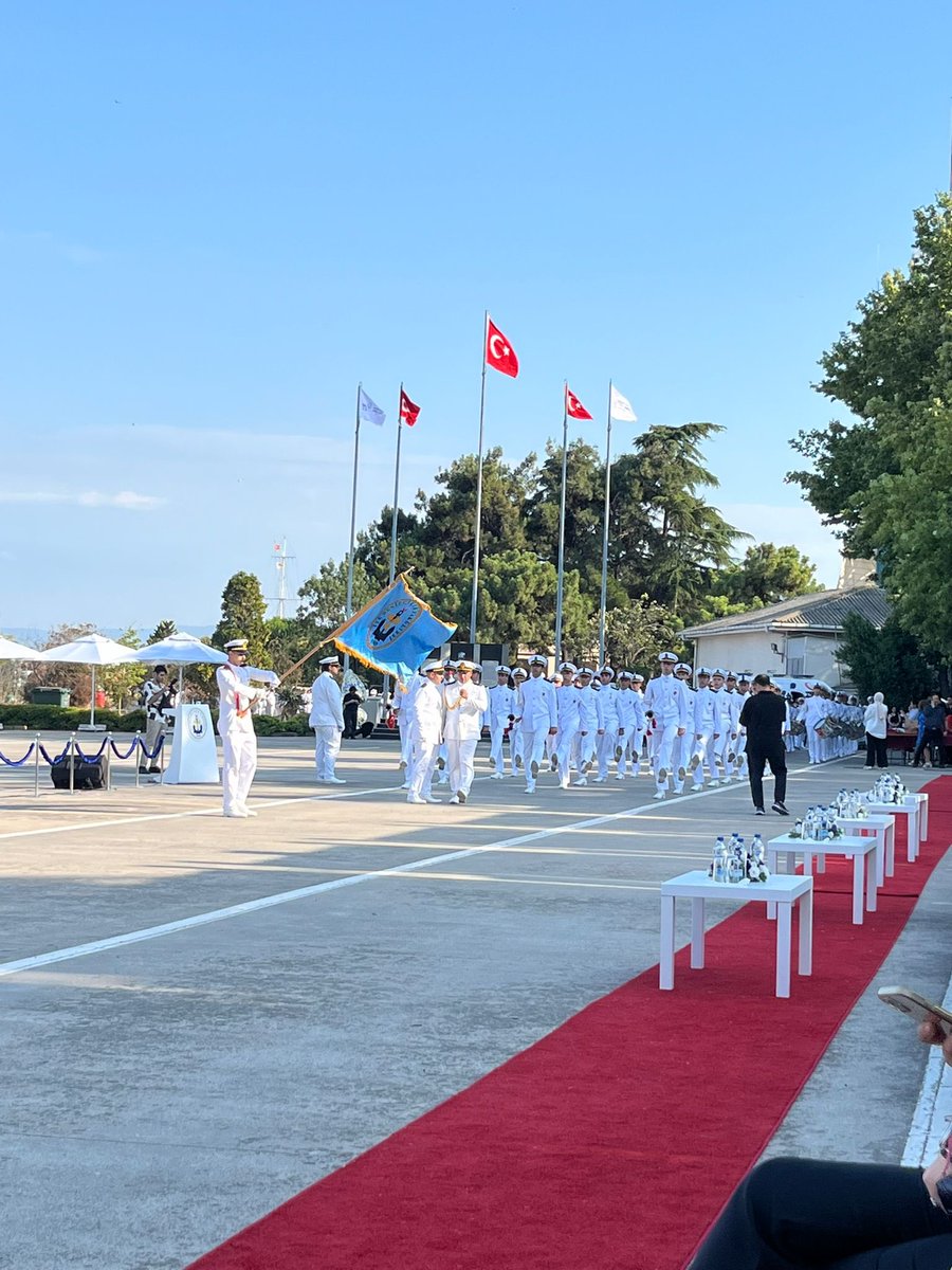 DenizTrafikOD's tweet photo. İTÜ Denizcilik Fakültesi 2024-2025 Akademik Yılı Mezuniyet Törenine derneğimiz adına Yönetim Kurulu Başkanı Kapt. Mehmet ERDOĞAN ve Mali Sekreter Emre KAYA katılım sağlamıştır. https://t.co/OyVtdlxaQL