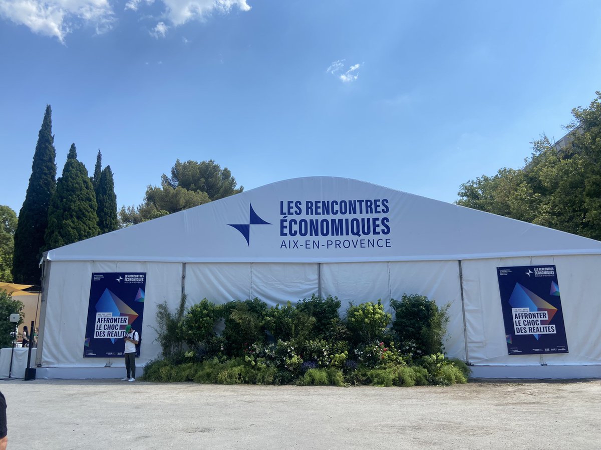 Les #RencontresÉconomiques d'Aix commencent maintenant ! #𝐑𝐄𝐀𝐈𝐗 Conférence d'ouverture : L'urgence d'un débat rationnel. Pour suivre les échanges 👉 lesrencontreseconomiques.fr/#watch=amphi-1