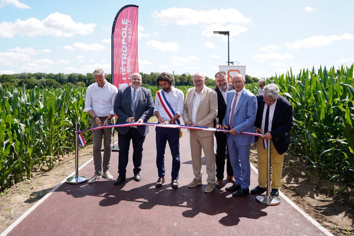 🚲 Inauguration à Capinghem d’une nouvelle voie douce. 
Ce lien sécurisé entre le bourg, Humanicité et le métro Saint-Philibert incarne notre engagement pour des mobilités plus durables.
👉 300 000 € de la <a href="/MetropoleLille/">Métropole Européenne de Lille</a> pour un cadre de vie apaisé et accessible à tous.