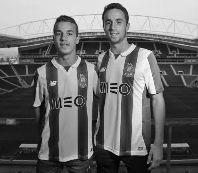 Hoje foram-se dois grandes jogadores e homens. Se há uma coisa que percebemos com este tipo de tragédia é que a vida são realmente dois dias e eles deviam ter tido mais🤍
Não consigo parar de pensar naquela família e no que devem estar a passar.
Descansem Diogo e André