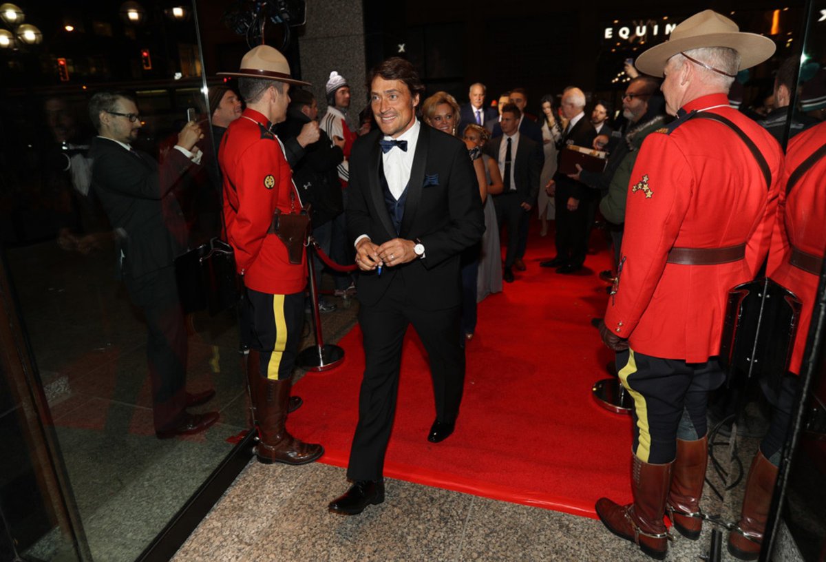 HockeyHallFame's tweet image. ✨ Experience the #HHOF2025 Induction Celebration like a true VIP! ✨
Get guaranteed access to Induction events + exclusive autographed collectibles.
VIP Induction Packages + Induction Gala Tickets are ON SALE now! Limited spots available ➡️ hhof.com/induction/indu….