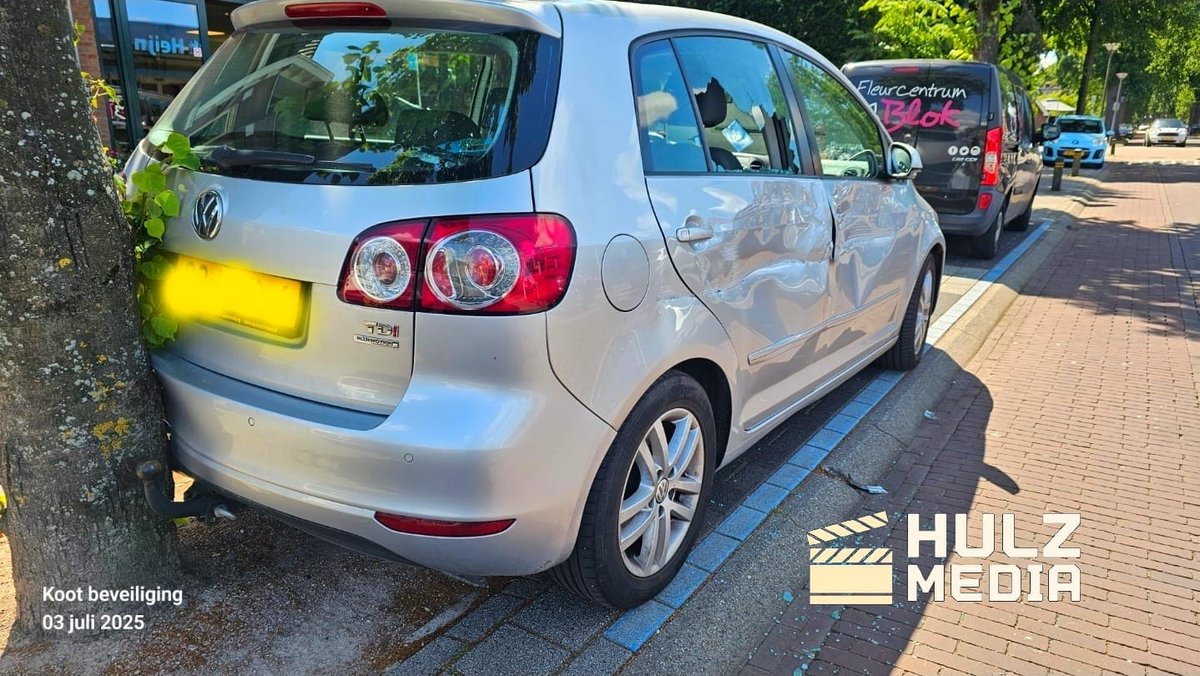 Vrachtwagenchauffeur beschadigt geparkeerde auto in Nunspeet