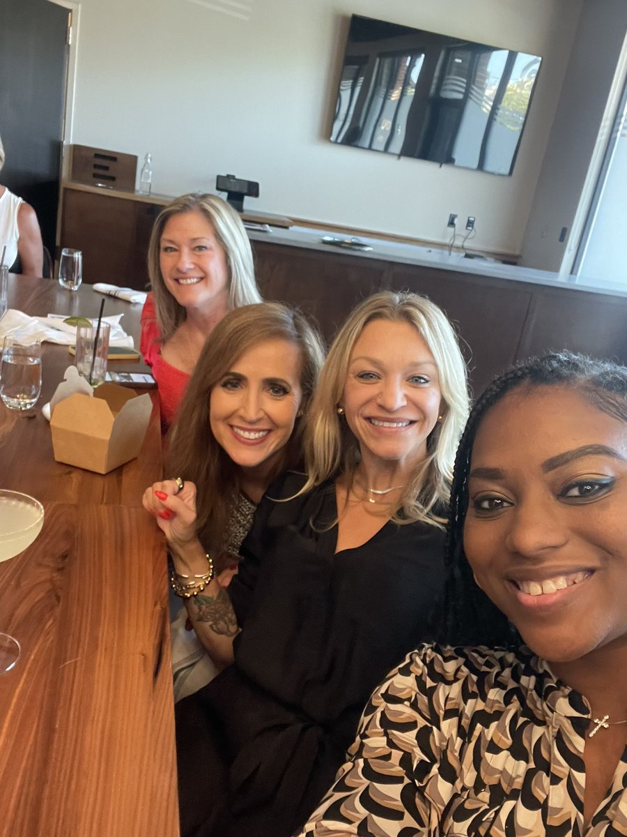 theresagavarone's tweet image. It was a wonderful night to spend time with friends and celebrate the Wood County Republican Women’s Club annual scholarship award winners!! I have no doubt these impressive young women will achieve great success in college and beyond!!