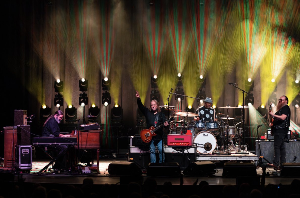 thewarrenhaynes's tweet image. Heute abend mit Bonnie Raitt... Ich bin bereit, bist du Bonn?
Doors at 17:00 uhr
Show at 18:00 uhr.
Tickets at link in bio