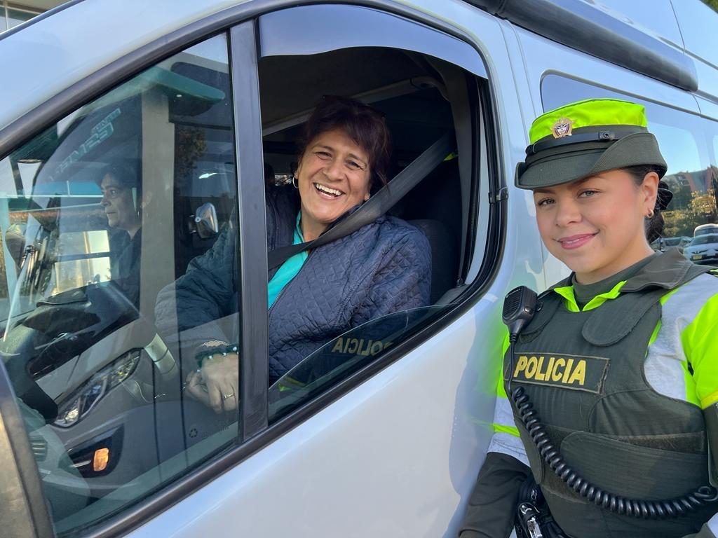 Conduce con responsabilidad, tu vida y la de otros dependen de ti.
📵 No uses el celular al volante
⚠️ Respeta los límites de velocidad
🚗Usa el cinturón de seguridad
🚔 La Policía de Tránsito está contigo, pero la seguridad empieza por ti.
#SeguridadVial #PolicíaDeTránsito