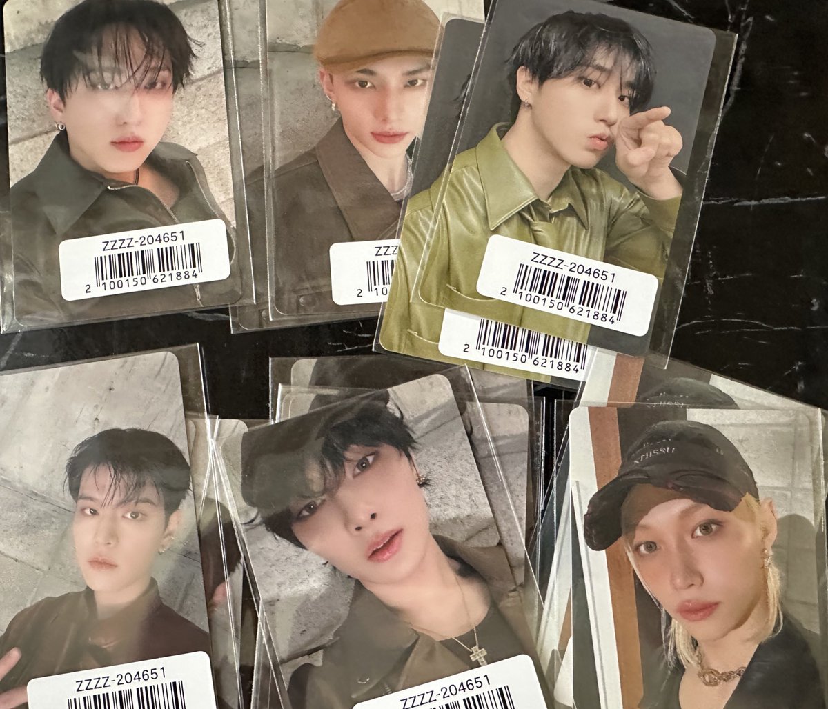 chan_325_'s tweet photo. @0
スキズ straykids ストレイキッズ 交換 買取 
hollow 

譲 
画像のもの1.2枚目

求  買取 ご提示ください
同種ソニミュ🐺
渋谷︎🐺💕︎(↔渋谷🐥)の交換も緩く探してます

買取の場合値段ご提示ください🙇‍♀️ https://t.co/JLtnd3UkD0