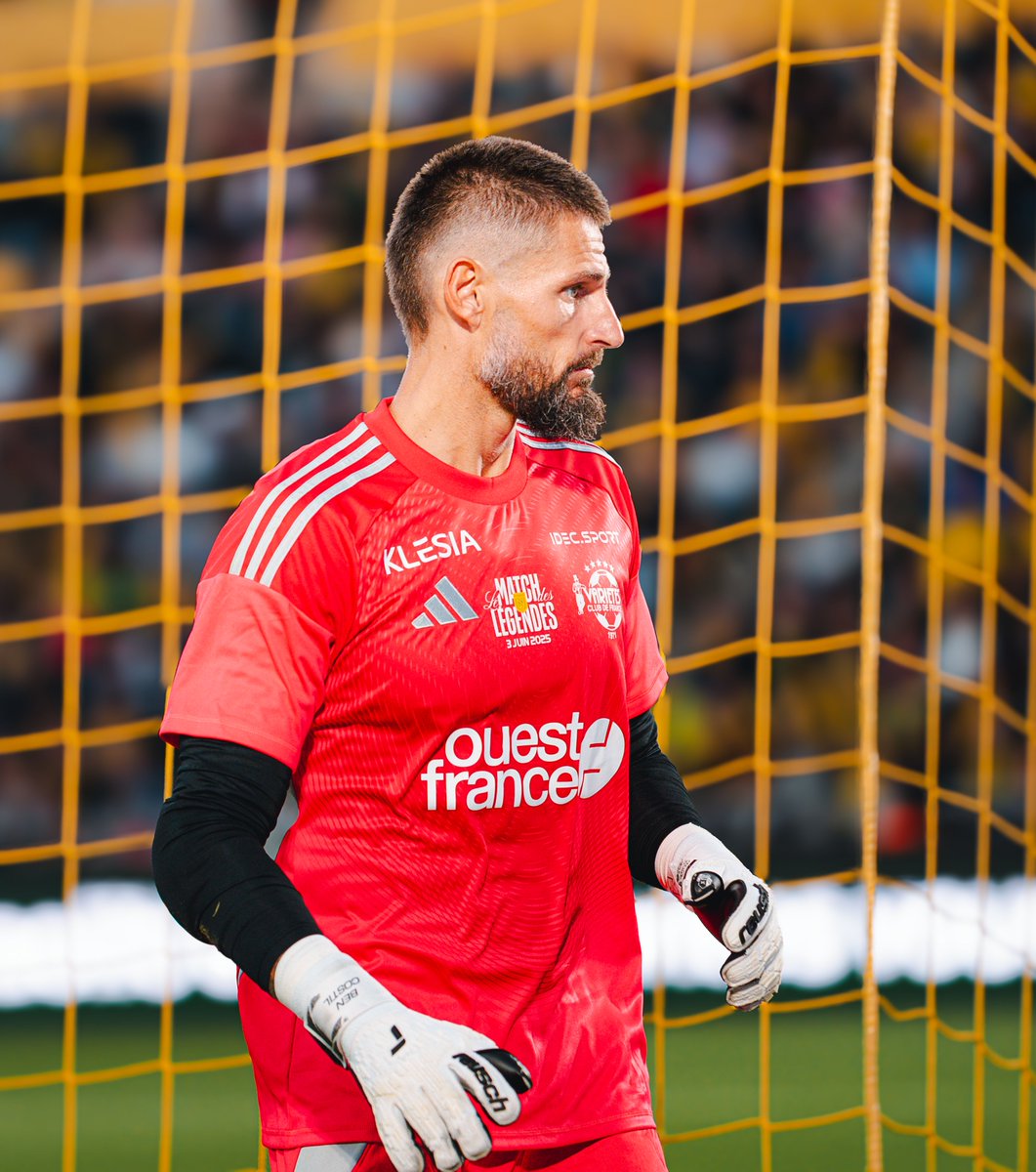 Variétés C.F. (@varietescf) on Twitter photo Nous souhaitons un 𝗷𝗼𝘆𝗲𝘂𝘅 𝗮𝗻𝗻𝗶𝘃𝗲𝗿𝘀𝗮𝗶𝗿𝗲 à Benoît Costil qui fête ses 38 ans ! 🎂
Le portier aux plus de 500 matchs professionnels a joué son premier match avec le VCF à Nantes en mai dernier. ✨
📸 <a href="/SebilletThomas/">thomaslavistaprod</a> Nous souhaitons un 𝗷𝗼𝘆𝗲𝘂𝘅 𝗮𝗻𝗻𝗶𝘃𝗲𝗿𝘀𝗮𝗶𝗿𝗲 à Benoît Costil qui fête ses 38 ans ! 🎂
Le portier aux plus de 500 matchs professionnels a joué son premier match avec le VCF à Nantes en mai dernier. ✨
📸 <a href="/SebilletThomas/">thomaslavistaprod</a>