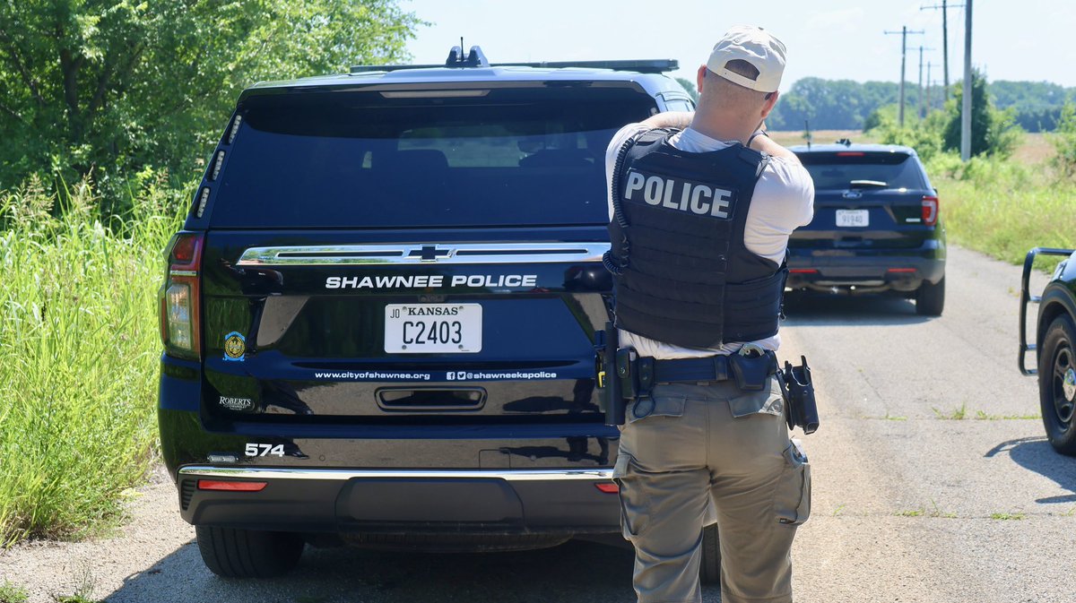shawneeKSpolice's tweet image. This week, officers completed high-risk vehicle tactics training, focusing on safely approaching and securing potentially dangerous situations. Regular training like this helps ensure both officer and public safety.