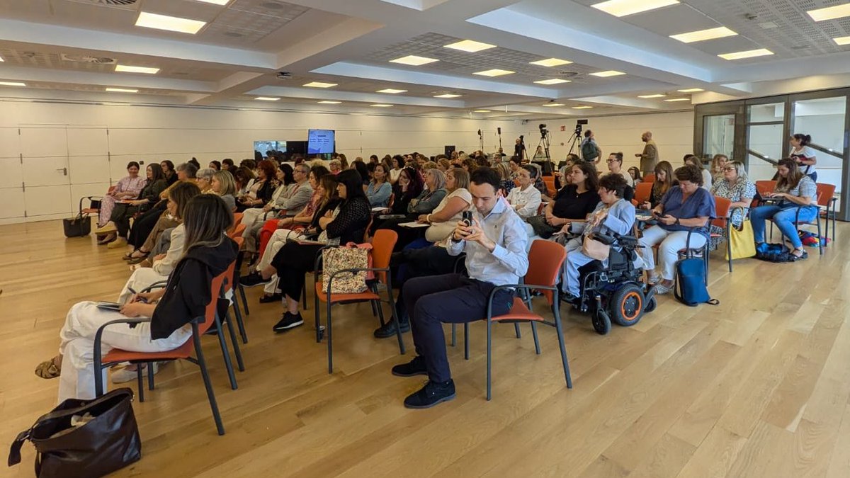 Zintzo eta gordin hitz egin dugu gure bizipenez, argi geratu den bezala, oraindik ere zailtasunez beteta dagoelako politikagintza emakumeontzat. Eskerrik asko <a href="/emakundEJGV/">Emakunde</a> gaiaz aritzeko aukera emateagatik.