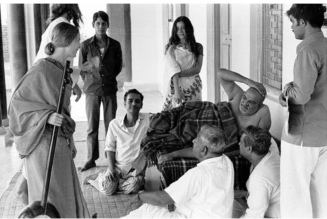 सबके काम बनेंगे बस बाबा पर भरोसा बनाए रखना
।