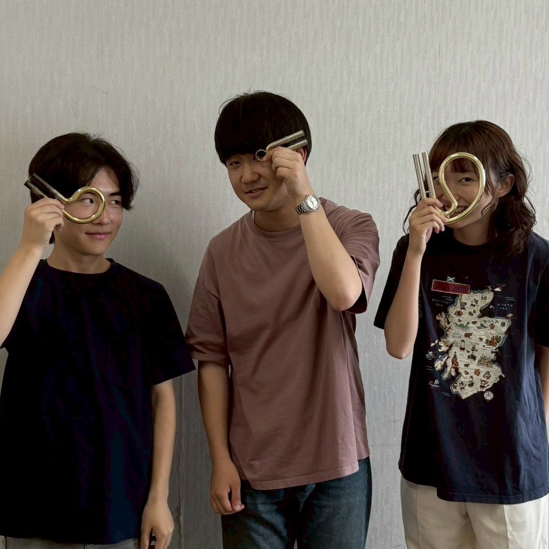daion_horn's tweet photo. みなさんこんにちは☀️
今日は、前期発表会で三重奏を担当する方々の紹介です！💫

このメンバーで三重奏を演奏いたします！
それぞれ異なる学年の3人ですが、楽しくしてます😆
小編成ならではの魅力が詰まった演奏を、ぜひお楽しみください😊

ホルンアンサンブル前期発表会
ぜひお越しください！！❤️‍🔥 https://t.co/fBwUUZvR6p