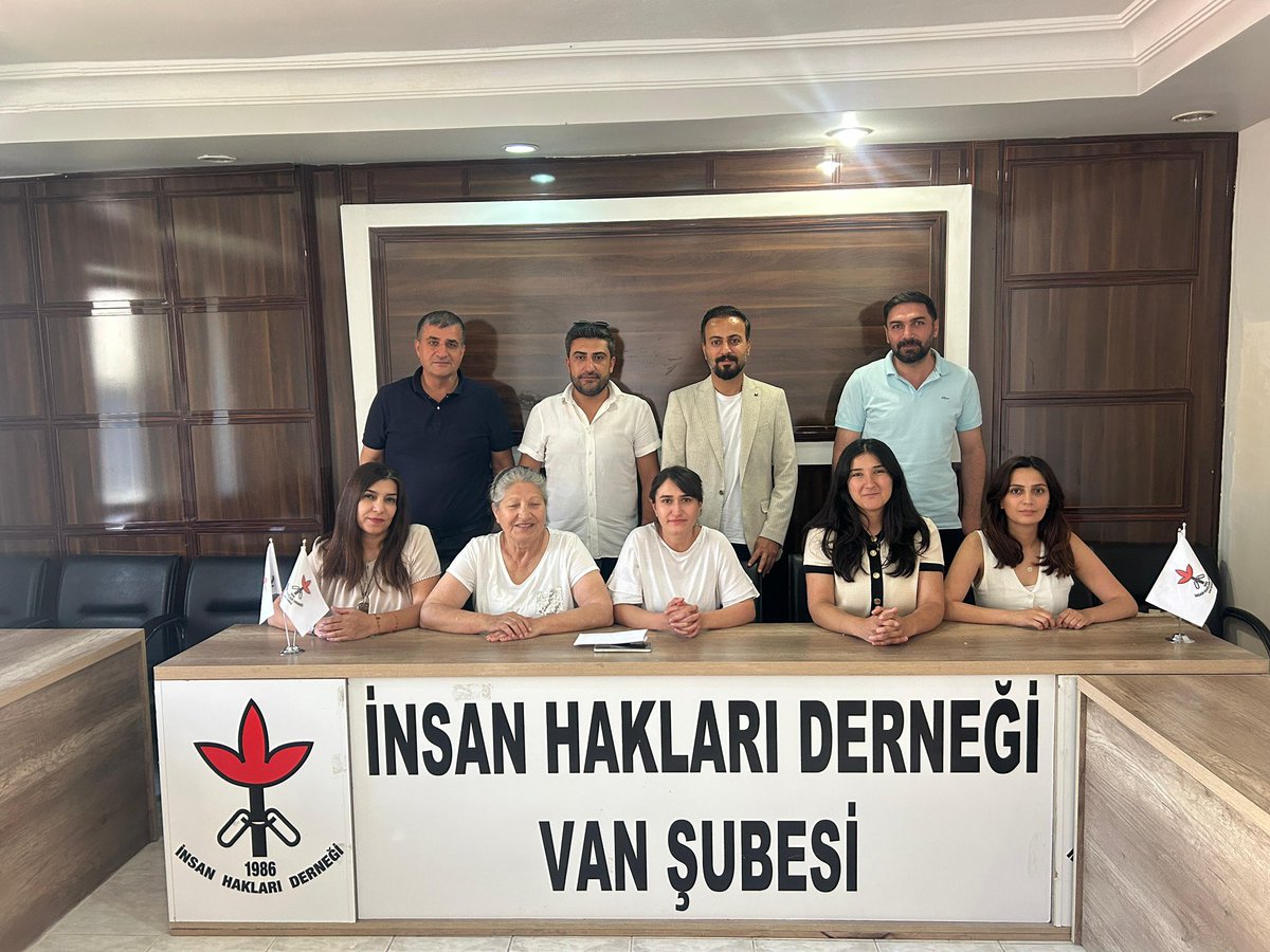 Bu gün, İHD Van Şubesi 13. Kongre sonucu seçilen yeni yönetimine tebrik ve dayanışma ziyaretinde bulunduk. 

Ortak mücadele geleneğimiz ile toplumsal barış ve demokrasinin inşası için bir arada çalışmaya devam edeceğiz.
