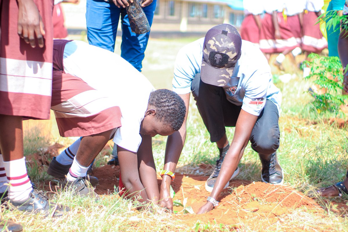YAD_SAMBURU's tweet photo. YAD_SAMBURU ORGANIZATION  conducting a mentorship program on topics of Drugs abuse, FGM,GBV and mental awareness  in schools. @SamburuWtrust ,@SamburuGirlsFDN , @PacidaKenya ,@unwomenkenya ,@lolojuberna https://t.co/PJZytJHeOV
