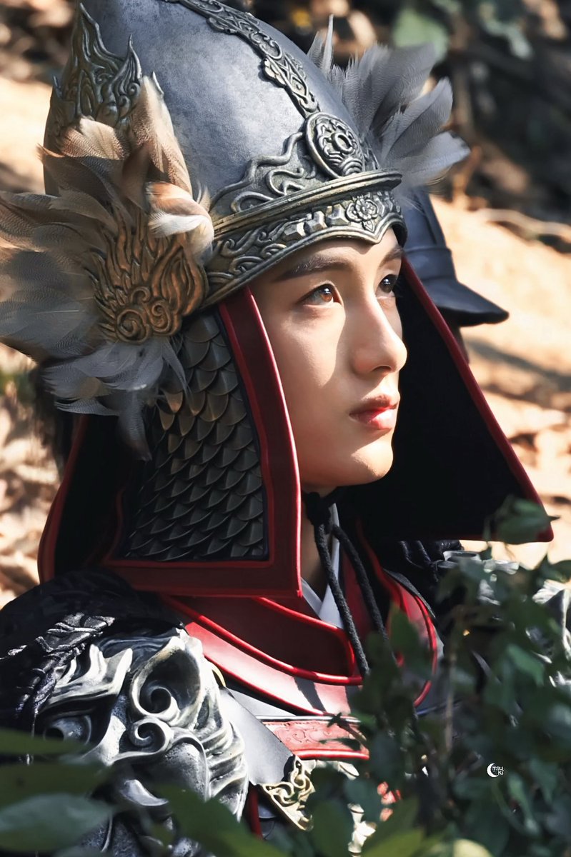 ㅈㄴ장군님 갑옷을 입어도 눈은 선녀잔냐
안광이 똘망똘망 꺼지지를 안잖냐