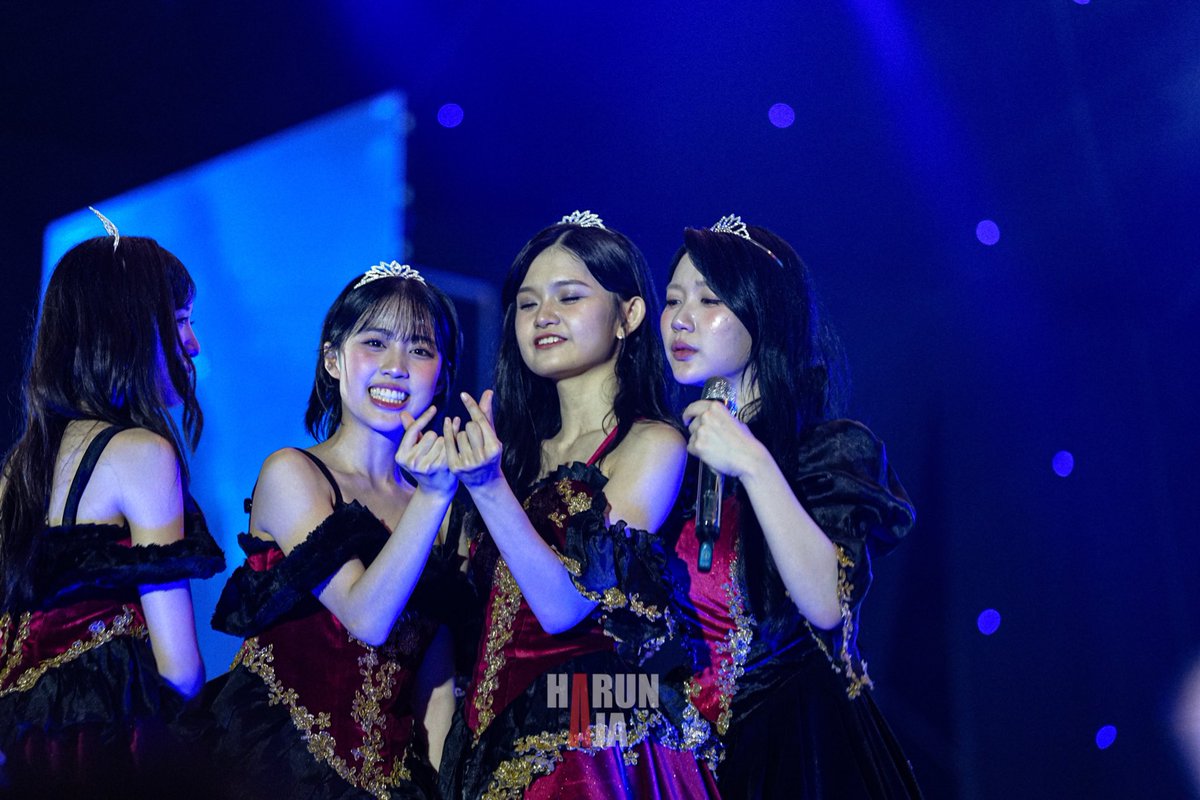 [Fancam]

<a href="/AM_EllaJKT48/">gabriela abigail</a> <a href="/C_IndahJKT48/">Indah Cahya</a> <a href="/L_MarshaJKT48/">Marsha Lenathea</a> 🫰🏻✨

📍At Jakarta Fair 2025 Stage