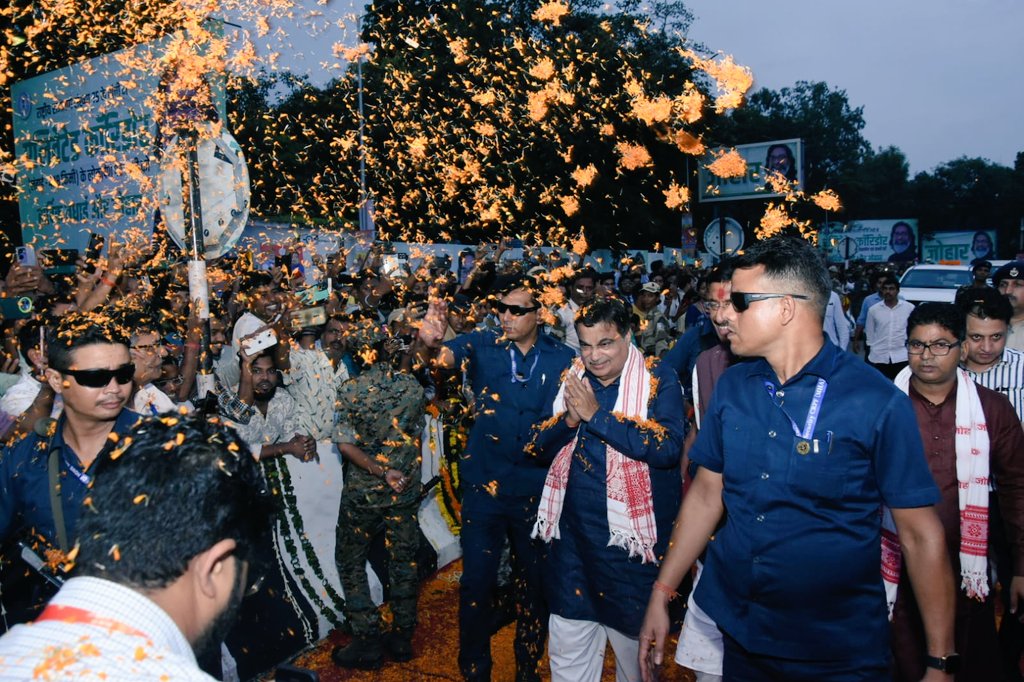 📍 रांची एलिवेटेड कॉरिडोर
40 वर्षों की प्रतीक्षा खत्म! रांची का बहुप्रतीक्षित रातू रोड एलिवेटेड कॉरिडोर आज जनता को समर्पित हुआ। आदरणीय <a href="/nitin_gadkari/">Nitin Gadkari</a> जी ने इसका लोकार्पण किया। यह परियोजना #ViksitBharat2047 के संकल्प में रांची की भागीदारी को और मजबूत करेगी।