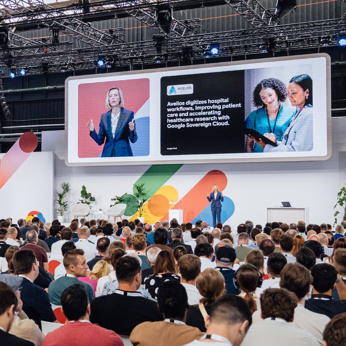 GoogleCloud_DE's tweet image. Unser Google Cloud Summit Nord ist gestartet 🚀 Im Rahmen der Keynote kündigte Ministerpräsident Hendrik Wüst ein gemeinsames Bildungsprogramm der Staatskanzlei des Landes Nordrhein-Westfalen mit Google als Weiterbildungspartner an. #CloudSummitDE