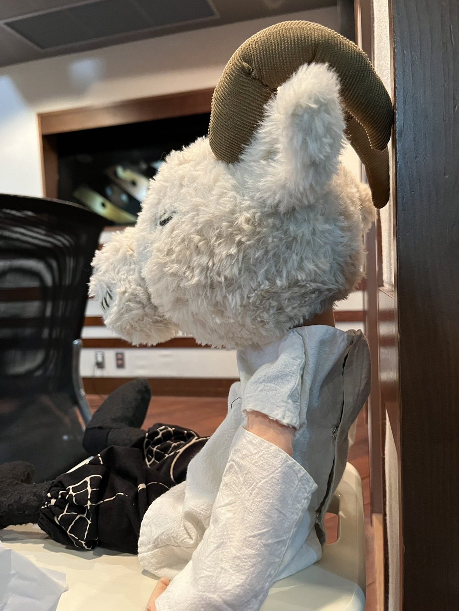 今夜の #スクールオブロック には、 #Chevon 先生と【ヤギのシェボン