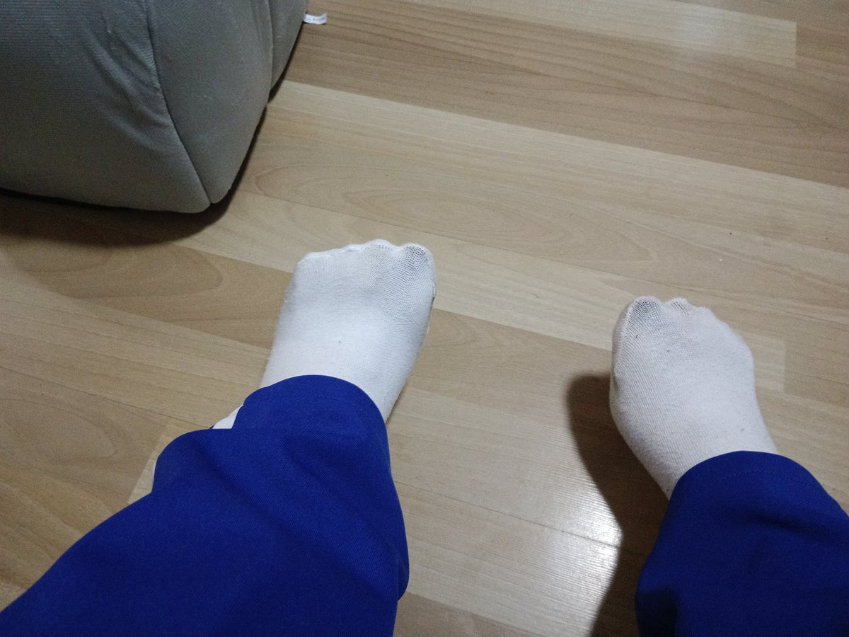 果然你们还是喜欢校服和白娃 #女初 #女s #学生主 #atm #原味 #白袜 #白鞋 #狗奴 #报销奴  #脚奴