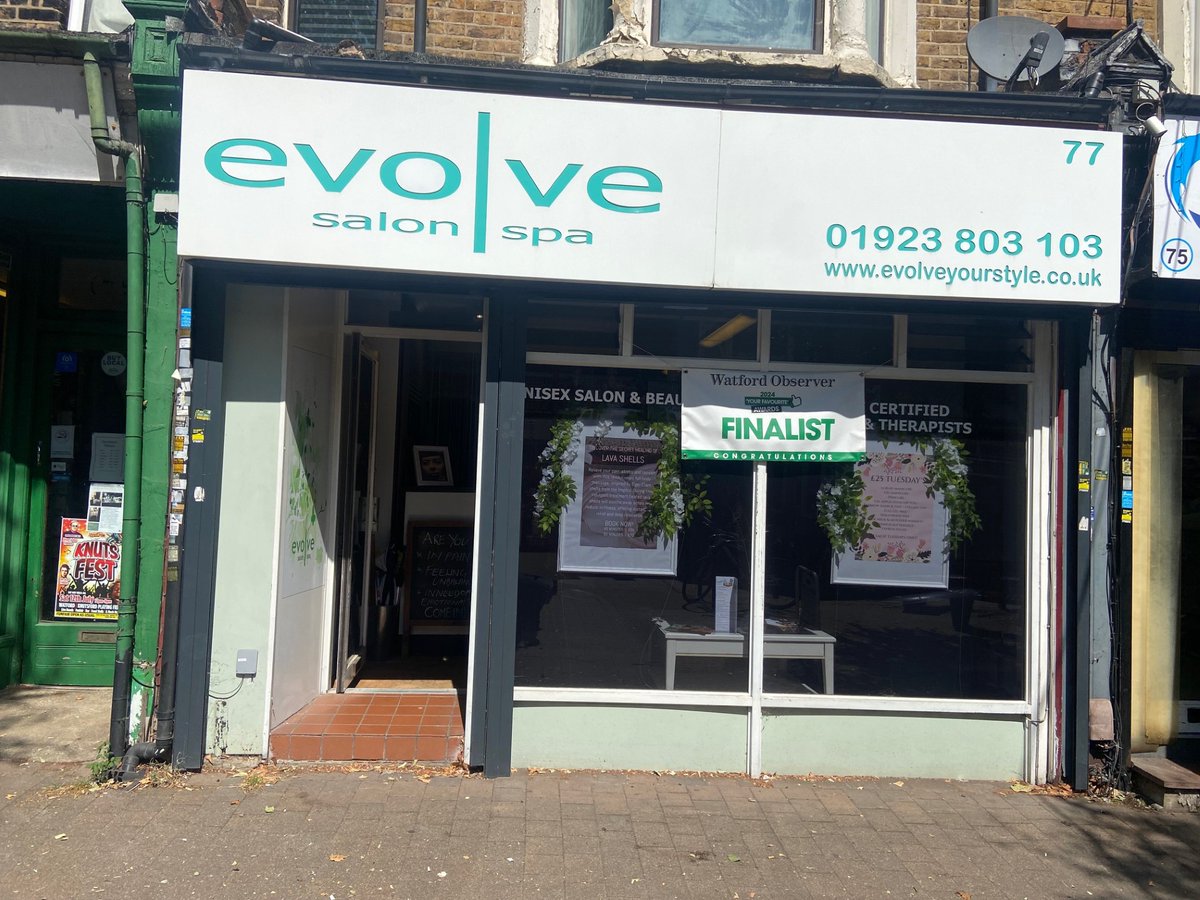 Chessbrookesc's tweet image. Brilliant visit to Evolve Salon in Watford today! ✂️

Our student got first-hand insights from a pro stylist - real talk on breaking into the industry and what it takes to succeed!💇‍♀️