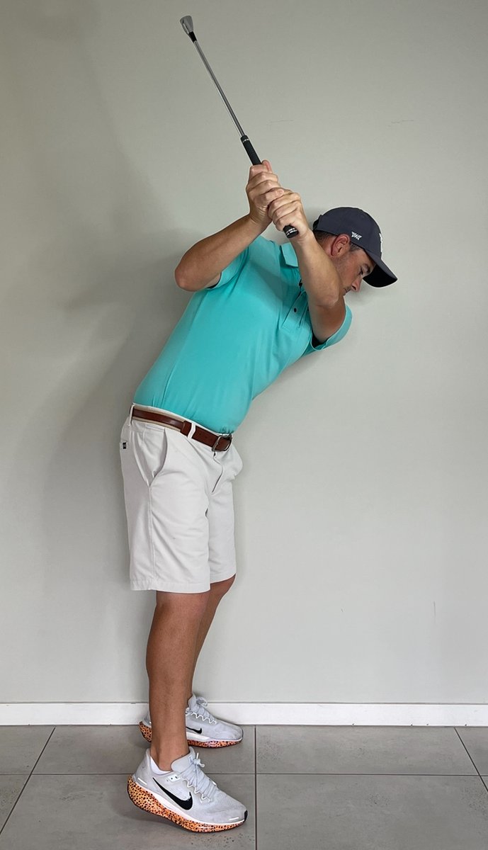 ryanmouquegolf's tweet photo. 4. Toes vs Heels

❌ When you load pressure excessively into the toes in the backswing, you make it very difficult to rotate. You'll see in the left image here, I'm falling forwards and have no depth to my golf swing

✅ When making a backswing, make sure to load pressure into the trail HEEL. This will allow your body to rotate and create some depth at the top of your swing.