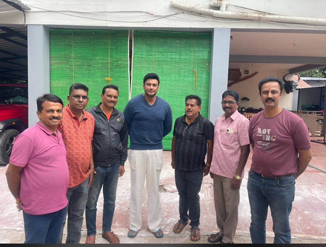 Exclusive From "Thoogudeepa Form House"😍❤️ ಸರಳತೆಯ ಸಾಮ್ರಾಟ ನಮ್ಮ ಪ್ರೀತಿಯ ಡಿಬಾಸ್ ❤️🫶

#DBoss #BossOfSandalwood 
#TheDevil #BoxOfficeSulthan