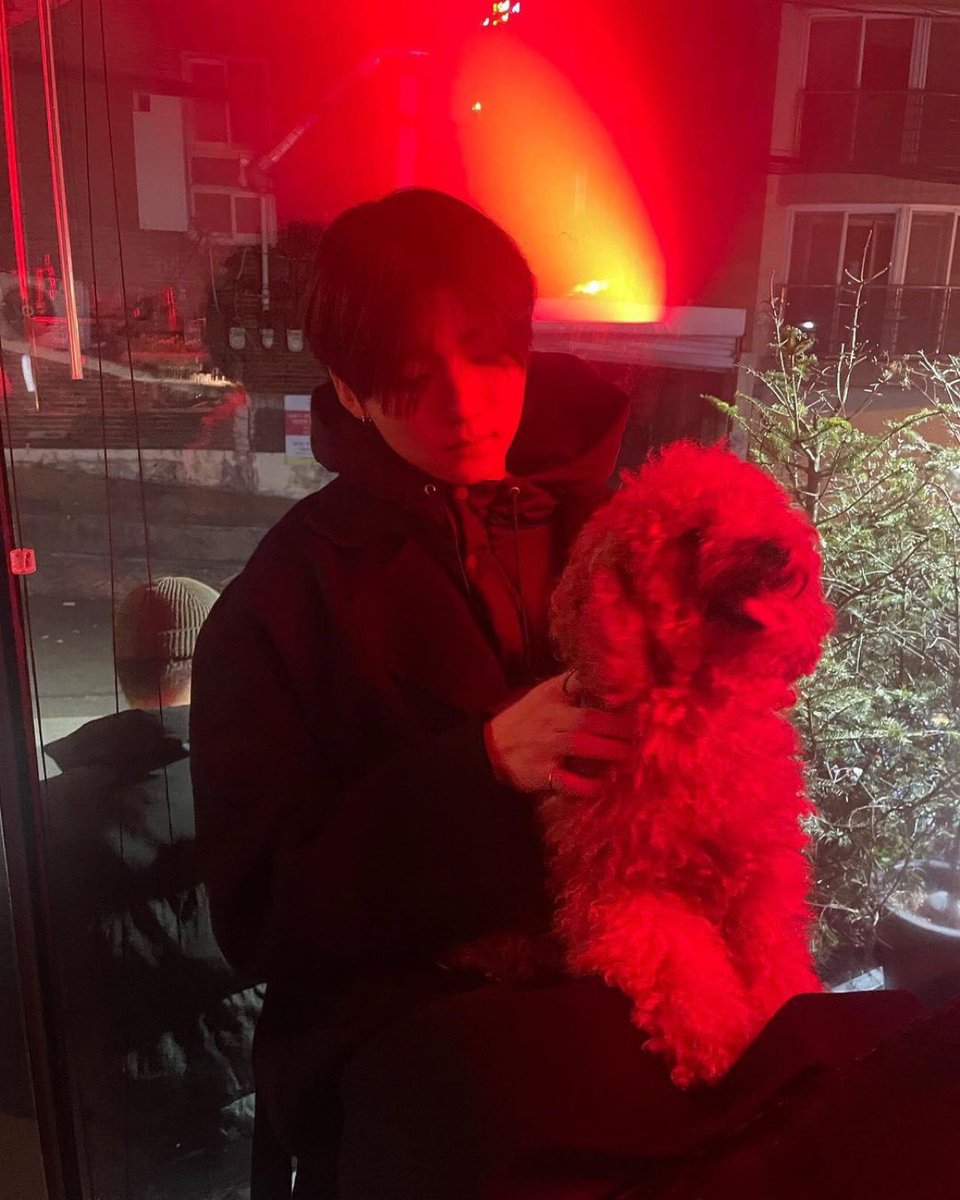 ssxwonii's tweet photo. 정육점조명에서도살아남는남자ㅇㅅㅇ https://t.co/HAScWuKHPE