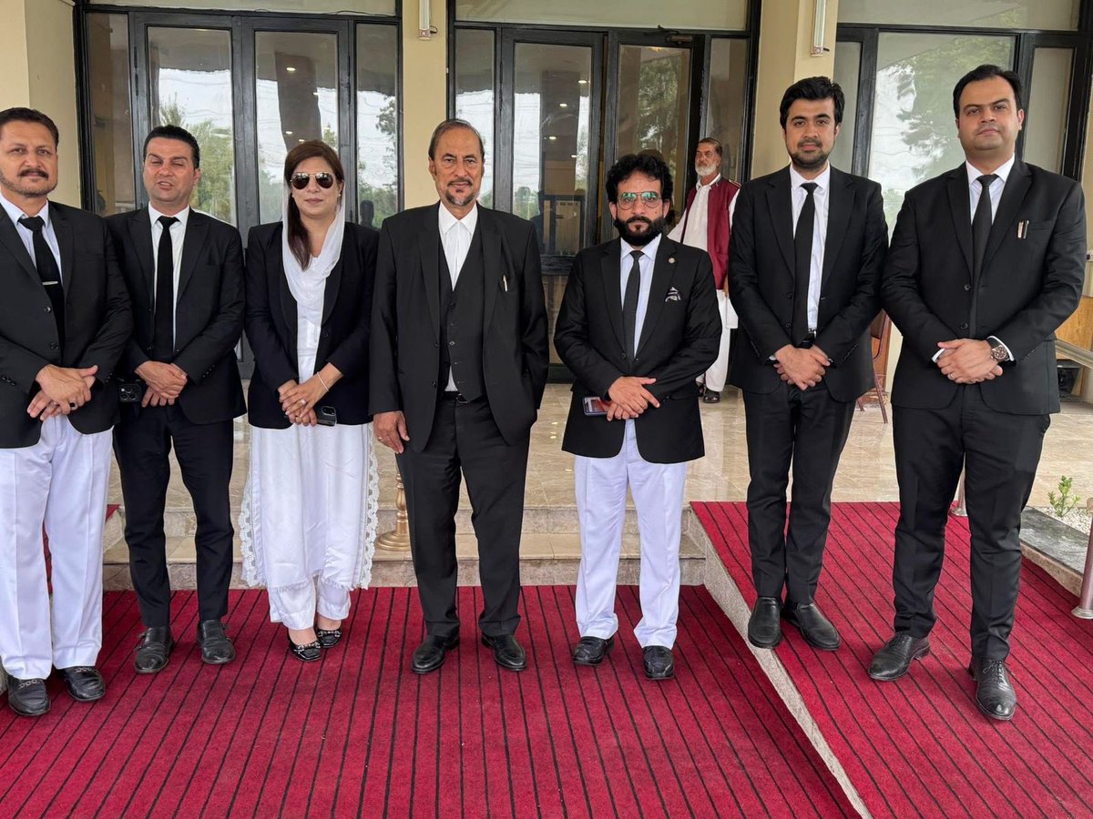 BabarAwanPK's tweet photo. الحمدللّٰہ 
آج ہم نے تحریکِ انصاف اسلام آباد کے چار کارکن جنہیں دہشتگردی کے جھوٹے مقدمات میں دس دس سال قید بامشقت کی سزا ہوئی، انہیں باعزت بری کروا لیا۔ میں اپنی لیگل ٹیم آمنہ علی، سردار مصروف، مرتضٰی طوری، زاہد ڈار، فتح برکی اور فرہاد ملک کو اعلٰی معاونت پر مبارکباد دیتا ہوں۔ https://t.co/iTEhG9euBZ