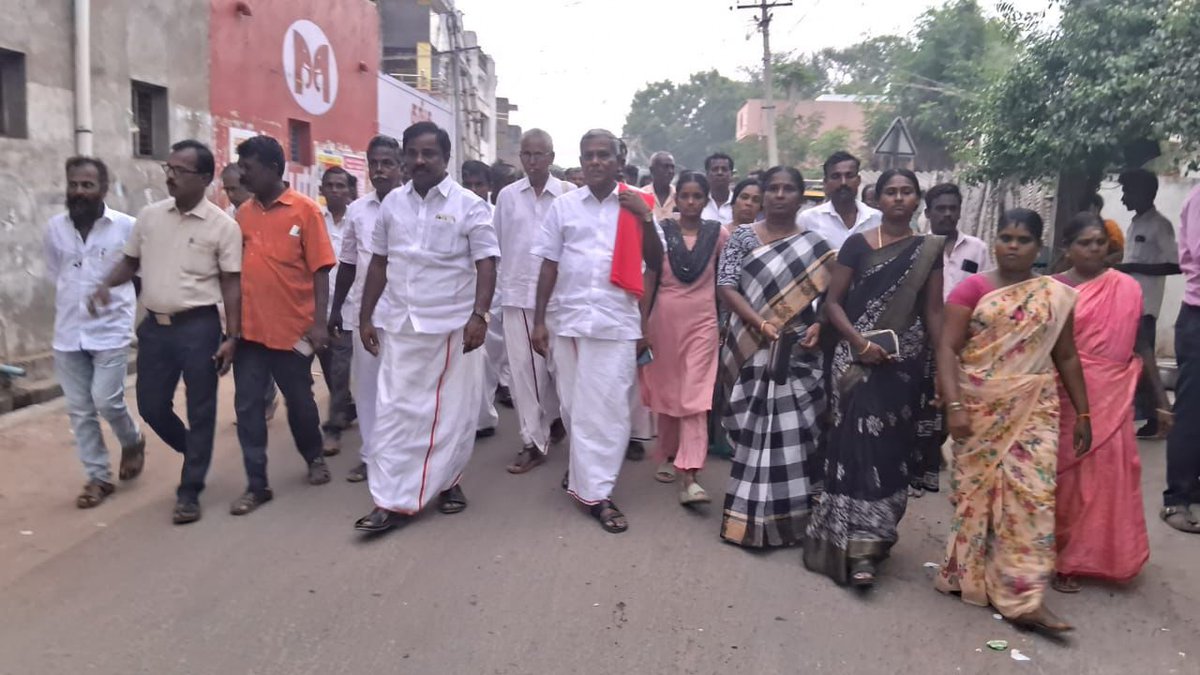 jeevalenin's tweet image. சிவகங்கை மாவட்டம், திருப்புவனம் ஒன்றியம், மடப்புரத்தில் தனிப்படை காவலர்களால் அடித்து கொல்லப்பட்ட அஜித்குமாரின் குடும்பத்தினரை சிபிஎம் மாநிலச் செயலாளர் பெ.சண்முகம் நேரில் சந்தித்து ஆறுதல் கூறினார். #cpim #AjithkumarCase