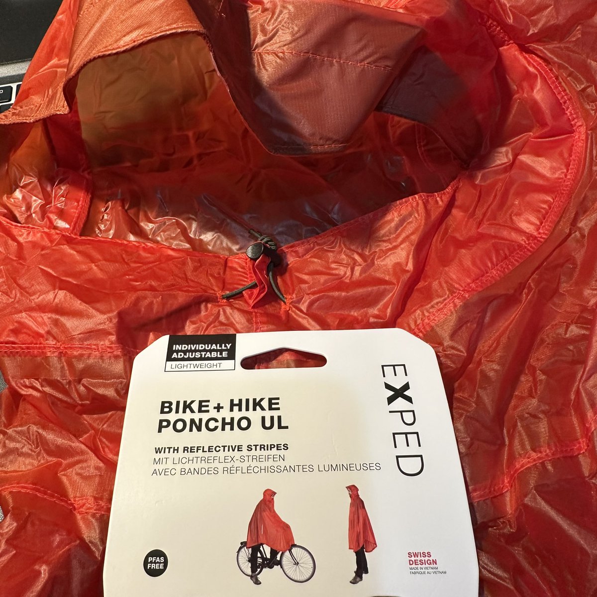fullshow512's tweet photo. ExpedのBike + Hike Poncho ULを買った。 https://t.co/tJCrEddbH9