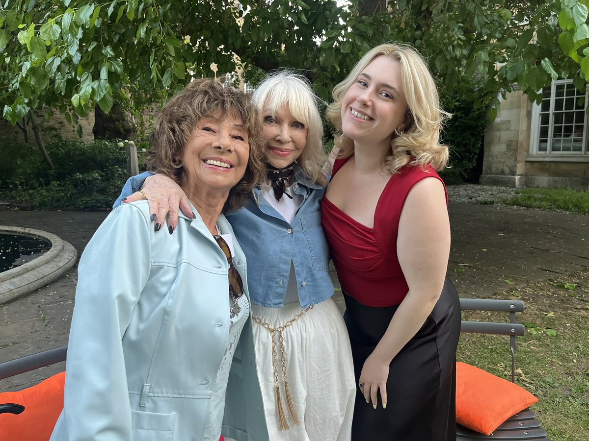 such a delight to be with gorgeous <a href="/ohmyst4rs/">luc</a> &amp; #caroleannford celebrating 83 years of giving children the wonders of words &amp; encouraging their limitless imaginations , in my family for 3 glorious generations <a href="/PuffinBooks/">PuffinBooks</a> 🙏🏻  📚 ❤️