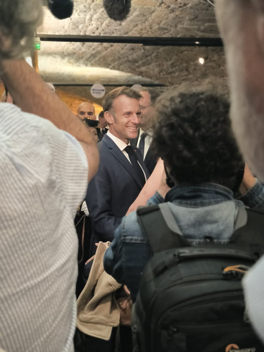 CPAveyron's tweet photo. #EmmanuelMacron en visite en #Aveyron ce 3 juillet 2025 pour les 100 ans de l’AOP roquefort
« On va continuer à être à vos côtés »
📸 Mathieu Roualdès https://t.co/vrEYrMDHJw