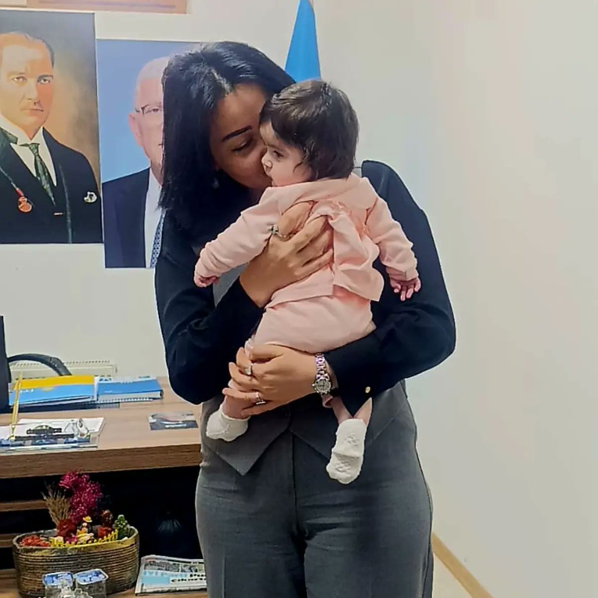 Bugün 5 aylık Öykü ve kıymetli ailesiyle buluştuk.

Küçücük yüreğiyle büyük bir mücadelenin parçası olan Öykü’nün geleceği için artık onlar da “biz varız” dedi.

Hoş geldiniz Öykü,
Bu yol hepimizin 💙
#GelecekÇocuklarımızın
#İYİlikKazancak
<a href="/MDervisogluTR/">Müsavat Dervişoğlu</a>