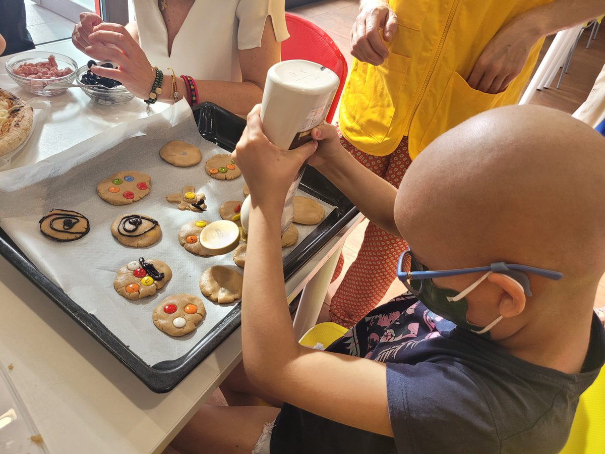 CasaRonaldMAD's tweet photo. Gracias al equipo de @vincci_hoteles por una tarde deliciosa llena de recetas, sonrisas y mucho cariño🍪💛 ¡Peques y mayores lo pasaron genial! ¡Os esperamos pronto! 🙌 https://t.co/XoAQprDTv1