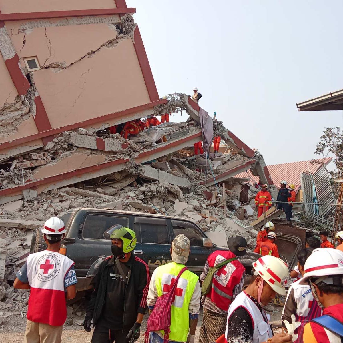 A tre mesi dal sisma, nel Myanmar centinaia di migliaia di persone stanno ancora lottando per ricostruire le proprie vite.

La popolazione ha grande bisogno di assistenza umanitaria.

Anche un piccolo aiuto può fare la differenza: link.cri.it/Dona-Terremoto…