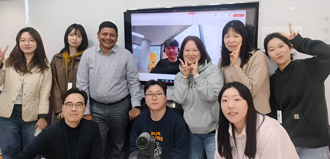 ZimShipping's tweet photo. At ZIM, we roll out ZRM #Hypercare weeks globally to give teams hands-on support during system upgrades.
#ZRM? Think #CRM โ with the #ZFactor.
ZIM South Korea & Japan recently raised the bar with record-fast adoption ๐
Explore our #digital solutions >> https://t.co/4QAtslAGhq https://t.co/HuSsbJwUji