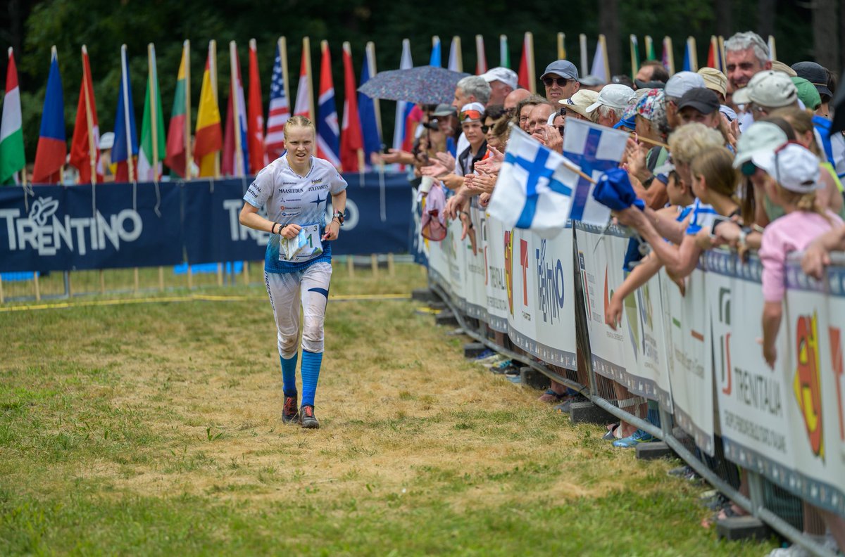 Huikean jännittävä viestikilpailu nuorten MM-kilpailuissa päättyi Suomen joukkueiden neljänsiin sijoihin.

Dramaattisiakin käänteitä sisältäneessä kilpailussa tehtiin myös protesti, joka ei lopulta mennyt läpi.

suunnistusliitto.fi/2025/07/nuorte…

Kuva: Donatas Lazauskas