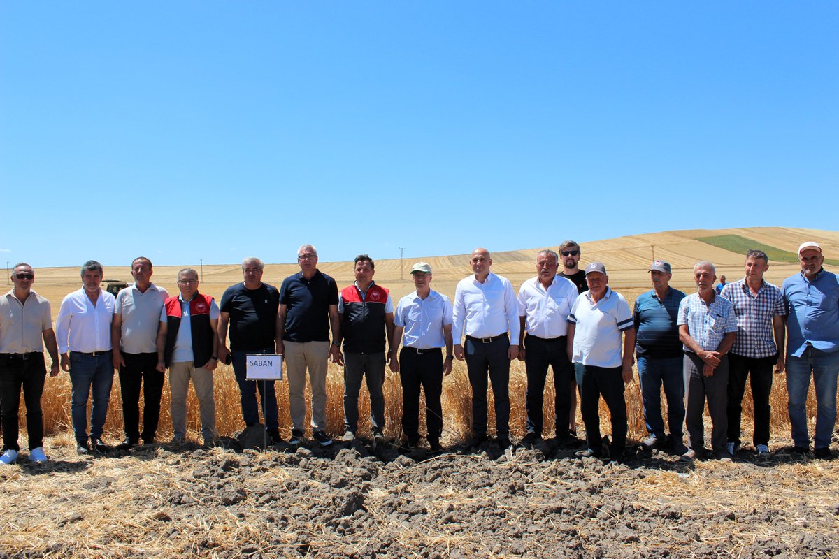Babaeski, Müsellim köyünde; TTAEM tarafından geliştirilen Yerli ve Milli buğday çeşitlerinin demonstrasyonuna yönelik düzenlenen hasat programı, İl Müdürümüz  <a href="/gokhankaraca_/">Gökhan Karaca</a> , protokol üyeleri ve üreticilerimizin katılımlarıyla gerçekleştirilmiştir.
<a href="/ibrahimyumakli/">İbrahim Yumaklı</a>
<a href="/ugurturan68/">Uğur Turan</a>
